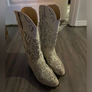 White sparkly cowgirl boots